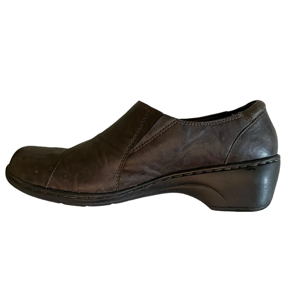 Clarks distressed brown